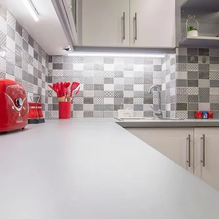 For 4 Pers At Kerameiko Metro St Apartment *